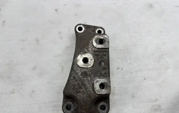 Volkswagen Tiguan Gearbox mounting bracket 1K0199117