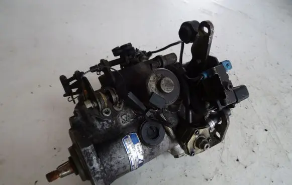 Fiat 500 Fuel injection high pressure pump R8444BR31A