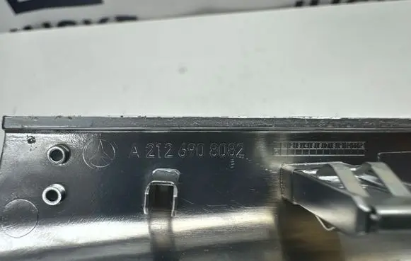 Mercedes-Benz E W212 Center console decorative trim A2126908082