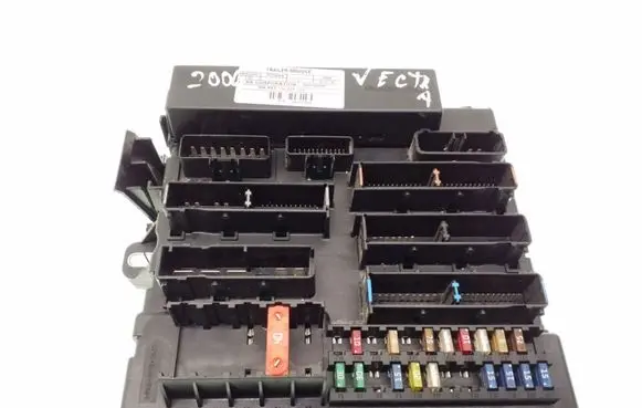 Opel Vectra C Fuse module 13189924