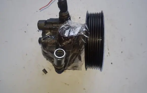 Toyota RAV 4 (XA20) Power steering pump