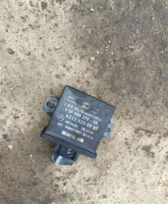 Mercedes-Benz E W211 Light module LCM A2118200985