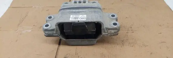 Skoda Octavia Mk2 (1Z) Engine mount bracket 3318204