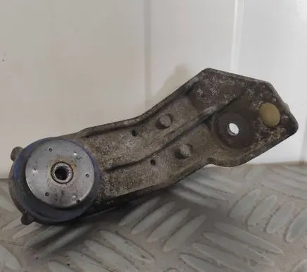 Opel Vivaro Radiator mount bracket 9806541980