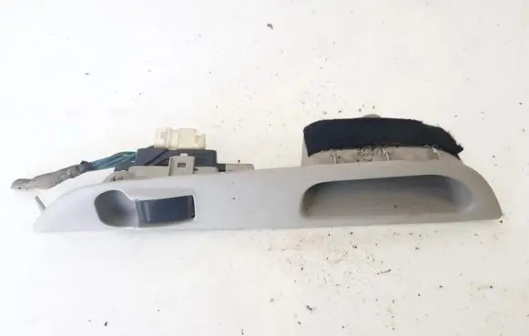 Nissan Almera Tino Electric window control switch 82961