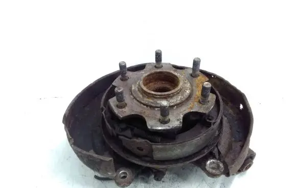 Mitsubishi Pajero Rear wheel hub spindle/knuckle 