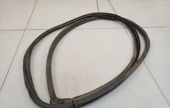 Subaru B9 Tribeca Rubber seal front coupe door