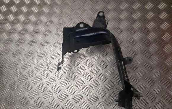 Audi Q7 4M Fender mounting bracket 4M0821138B