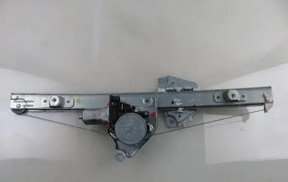Suzuki Grand Vitara II Front door window regulator with motor 2621003520 8343065J00