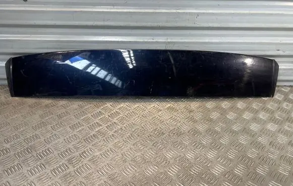 Tailgate/trunk spoiler