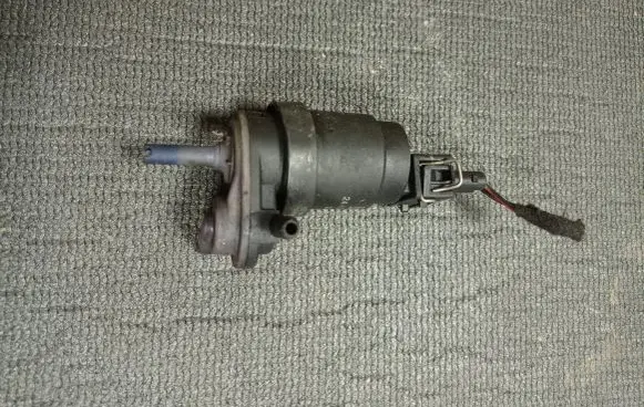 Opel Zafira B Windscreen/windshield washer pump 24439254
