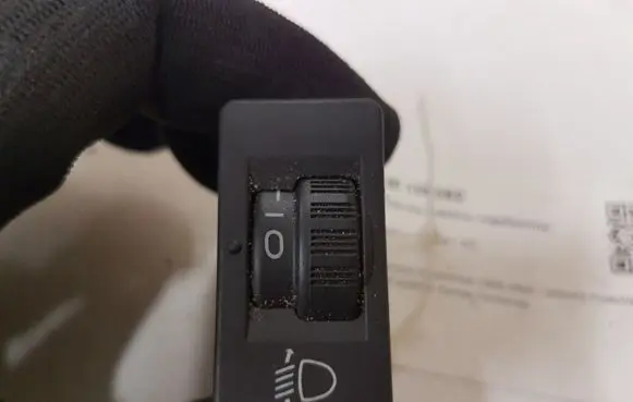 Headlight level height control switch