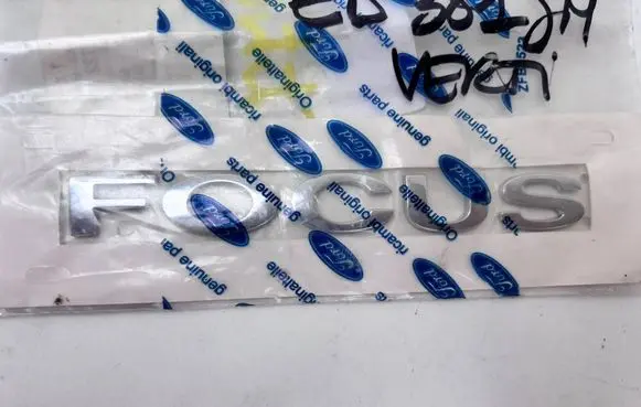 Ford Focus Manufacturer badge logo/emblem 1722097