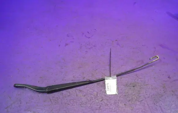 Buick Roadmaster Front wiper blade arm 8200734776A