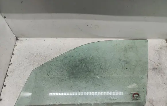 BMW X5 E70 Front door window glass four-door
