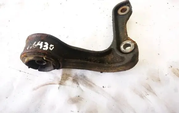 KIA Sorento Engine mount bracket