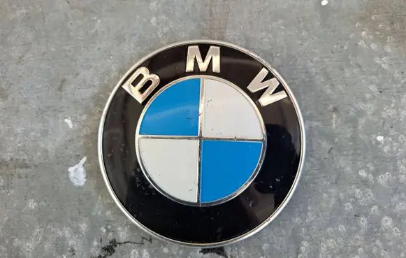 BMW 5 F10 F11 Manufacturers badge/model letters 7057794 10333410