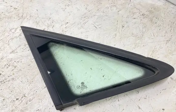 Volkswagen Touran I Front triangle window/glass 1T0845412