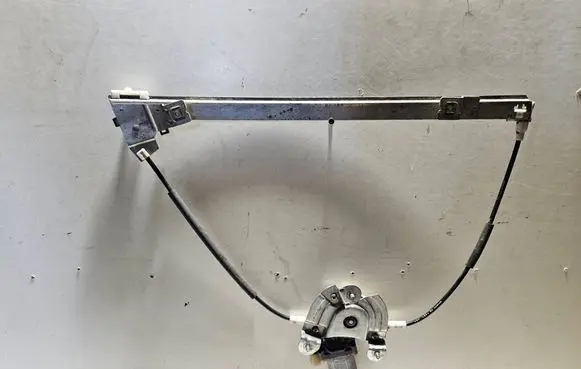 Renault Megane I Front door window regulator with motor 0130821721