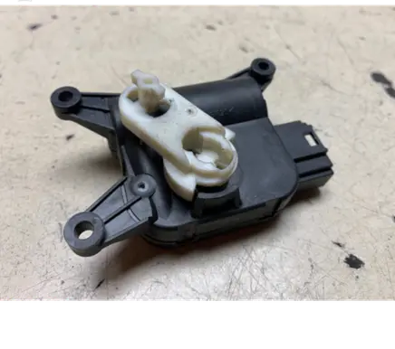 Volkswagen Golf VI Air flap motor/actuator 3C1907511