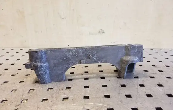 Toyota Auris 150 Engine mounting bracket