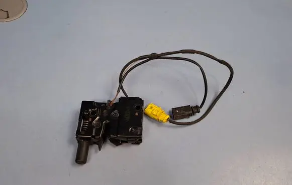 Porsche Cayenne (9Y0 9Y3) Engine bonnet/hood lock/catch 9Y0823509D
