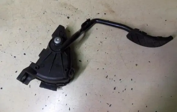 Audi A8 S8 D3 4E Accelerator throttle pedal 4E2723523C I2946