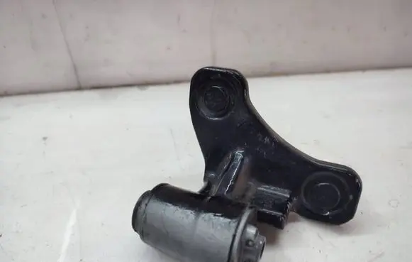 Mercedes-Benz C W204 Front door lower hinge 
