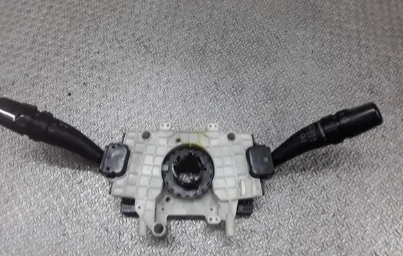 Hyundai Terracan Wiper turn signal indicator stalk/switch 93405H1200