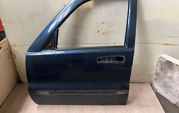 Jeep Cherokee III KJ Front door
