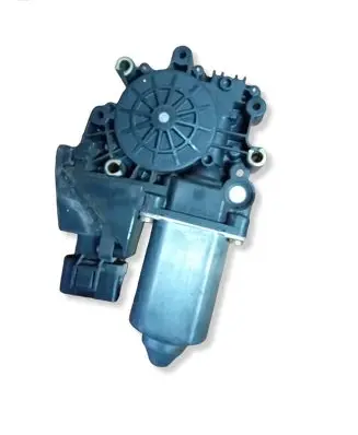 Volkswagen PASSAT B5 Front door window regulator motor 0536001401