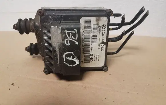 Volkswagen PASSAT B6 ABS Pump 3C0614109C