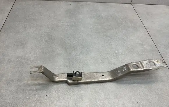 Audi A7 S7 4G Fender mounting bracket 4G8807591C