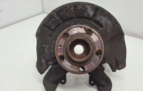 Volkswagen Polo IV 9N3 Front wheel hub spindle knuckle