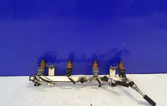 Saab 9-5 Fuel injectors set 30587777 55557323