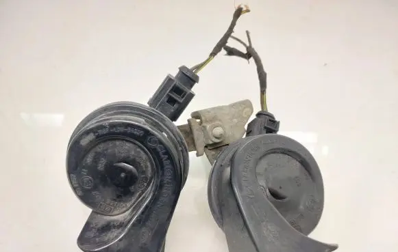 Volkswagen Cross Polo Horn signal A046466