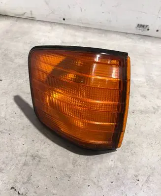 Mercedes-Benz 380 560SEC C126 Front indicator light 0008209321