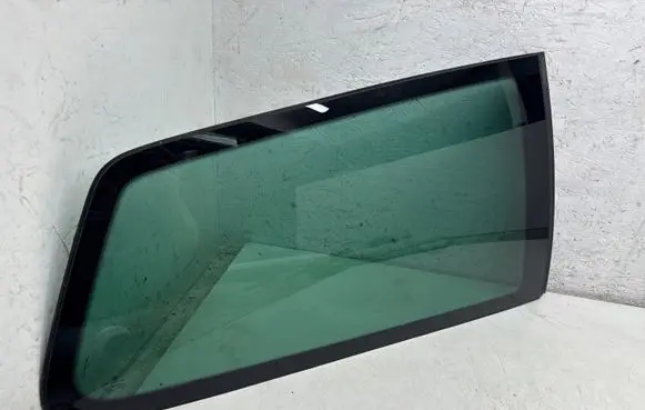 Volkswagen Polo IV 9N3 Rear side window 6Q3845042
