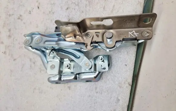 Volvo S90, V90 Engine bonnet/hood hinges 32219799