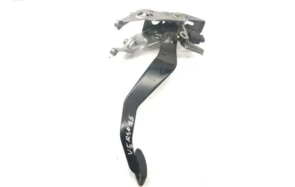 Toyota Verso-S Brake pedal