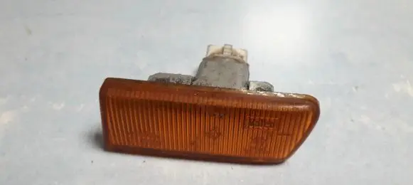 Peugeot 406 Front fender indicator light