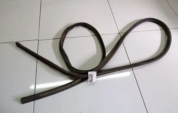 Nissan Micra Trunk rubber seal (body) 