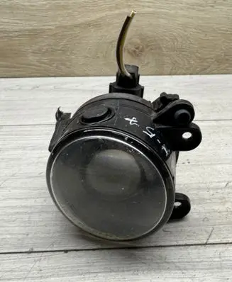 Volkswagen Golf V Front fog light 27096500 e26012