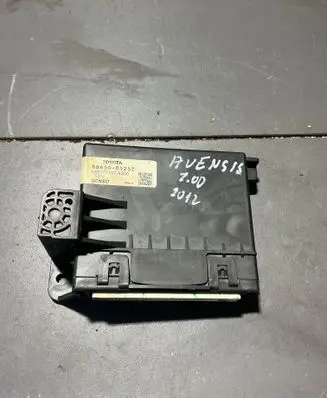 Toyota Avensis T270 Air conditioning/heating control unit 8865005252