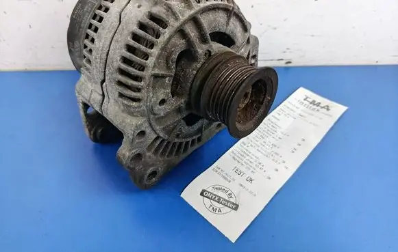 Volkswagen Golf III Generator/alternator 028903025H