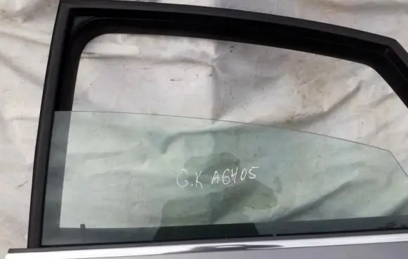 Audi A6 S6 C5 4B Rear door window glass 