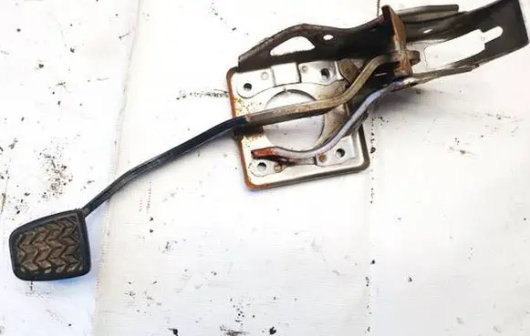 Toyota Avensis T250 Brake pedal 16094a01