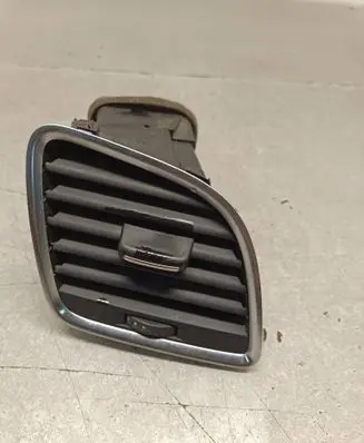 Audi Q3 8U Dashboard side air vent grill/cover trim 8U2820902B