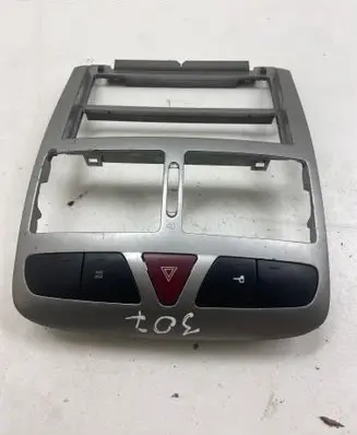 Peugeot 307 Radio/GPS head unit trim 9634505077