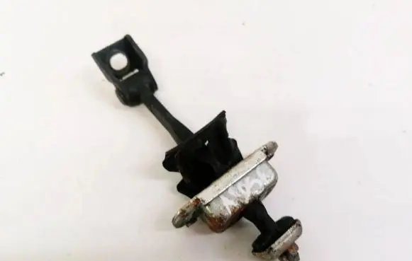Skoda Octavia Mk2 (1Z) Rear door check strap stopper